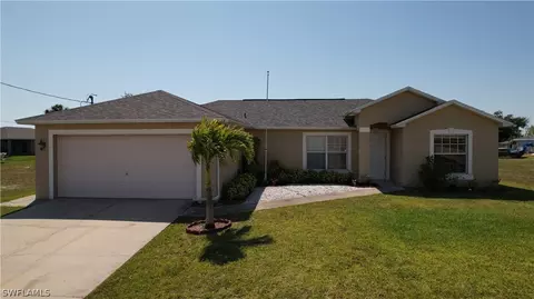 922 NE 2nd Pl, Cape Coral, FL 33909