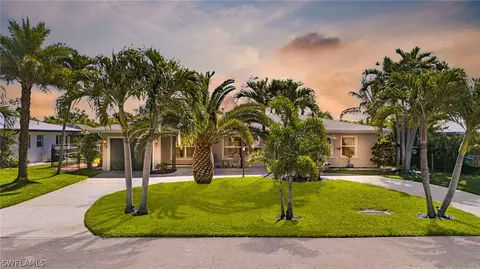 5129 Santa Rosa Ct, Cape Coral, FL 33904
