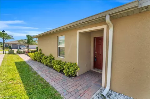 10761 Crossback Ln, Lehigh Acres, FL 33936