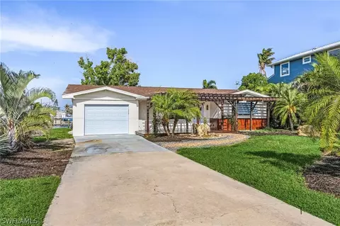 2579 Sanibel Blvd, Saint James City, FL 33956