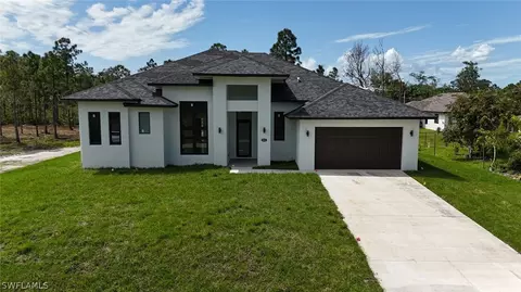 821 Oak Ave, Lehigh Acres, FL 33972