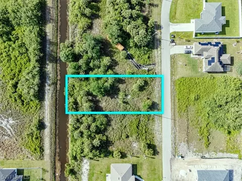 529 Kingsbury Ln, Lehigh Acres, FL 33974