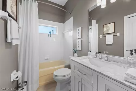 Bath - 11418 Stratham Loop, Estero, FL 33928 photo 4 of 4
