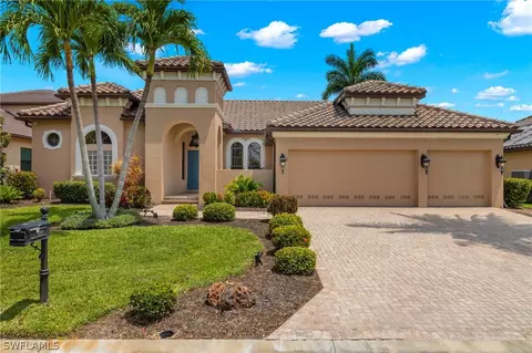 8796 Tropical Ct, Fort Myers, FL 33908