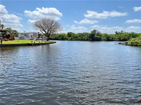 76 Sun Cir, Fort Myers, FL 33905
