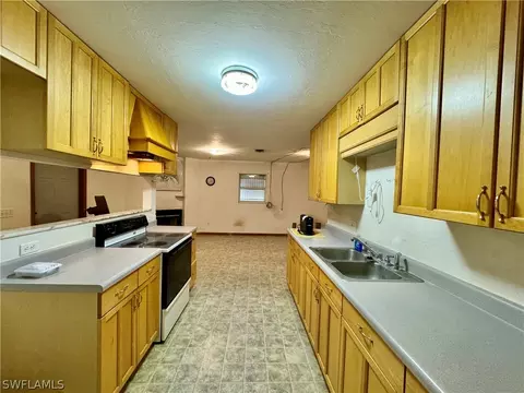 Kitchen - 720 E Rd, Labelle, FL 33935 photo 1 of 4