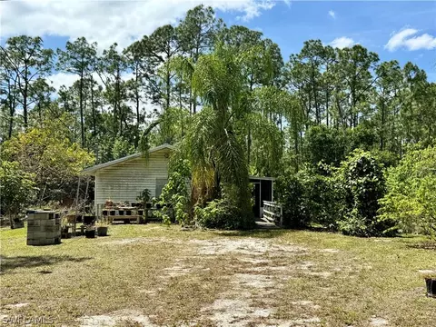 Exterior - 720 E Rd, Labelle, FL 33935 photo 7 of 9