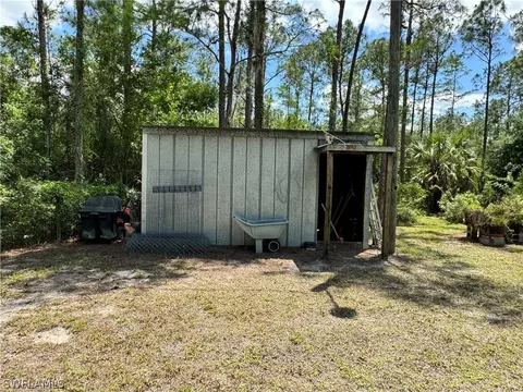 Exterior - 720 E Rd, Labelle, FL 33935 photo 6 of 9
