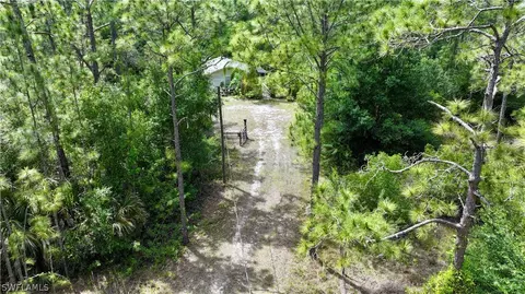 Exterior - 720 E Rd, Labelle, FL 33935 photo 3 of 9