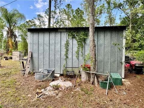 Exterior - 720 E Rd, Labelle, FL 33935 photo 4 of 9