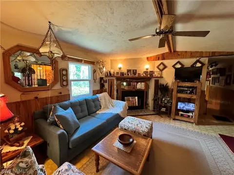 Living - 720 E Rd, Labelle, FL 33935 photo 4 of 4