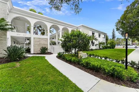 235 3rd Ave S, Naples, FL 34102