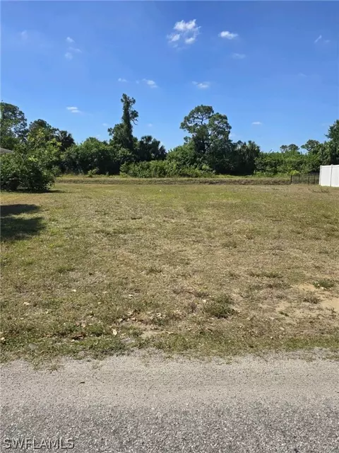 438 Valley Dr, Lehigh Acres, FL 33936