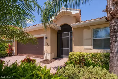2563 Laurentina Ln, Cape Coral, FL 33909