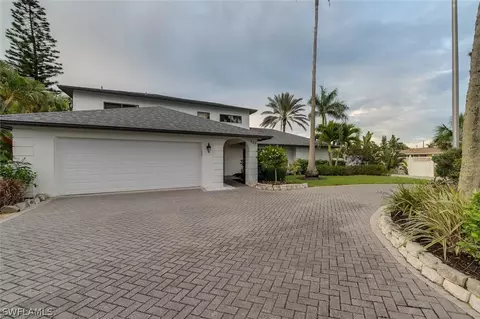 585 108th Ave N, Naples, FL 34108