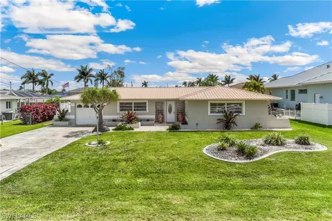 5623 E Deauville Ct, Cape Coral, FL 33904