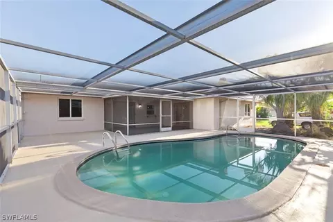 9165 San Carlos Blvd, Fort Myers, FL 33967