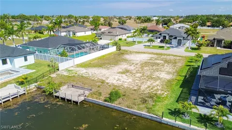 714 SW 12th Ter, Cape Coral, FL 33991