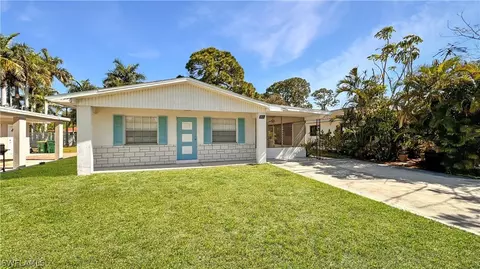863 100th Ave N, Naples, FL 34108