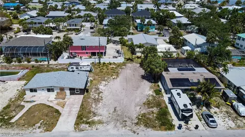 173 Hibiscus Dr, Fort Myers Beach, FL 33931