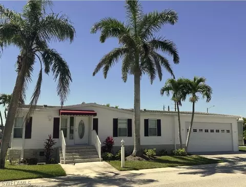 17500 Canal Cove Ct, Fort Myers Beach, FL 33931