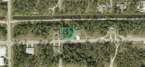 501 E 12th St, Lehigh Acres, FL 33972