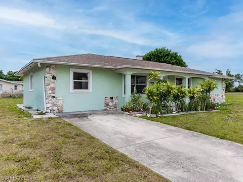 2422 Capri Dr, Fort Myers, FL 33916