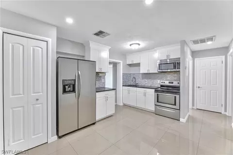 1122 Wesley St W, Lehigh Acres, FL 33936