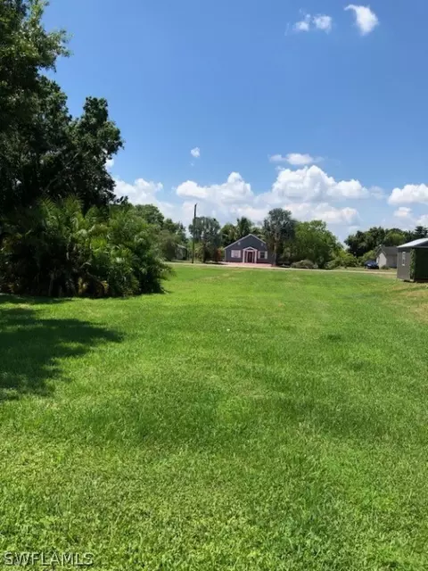 464 Avenue R SW, Moore Haven, FL 33471