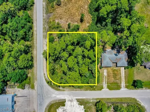 3821-3823 Hollycrest St, Fort Myers, FL 33905