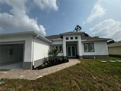 2810 9th St W, Lehigh Acres, FL 33971