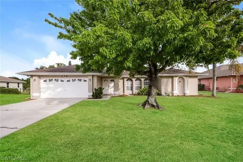 579 Charwood Ave S, Lehigh Acres, FL 33974