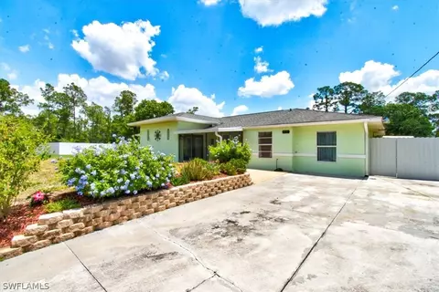910 Moore Ave, Lehigh Acres, FL 33972