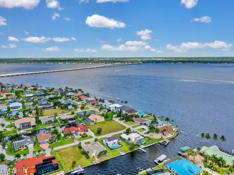 2410 SE 28th St, Cape Coral, FL 33904