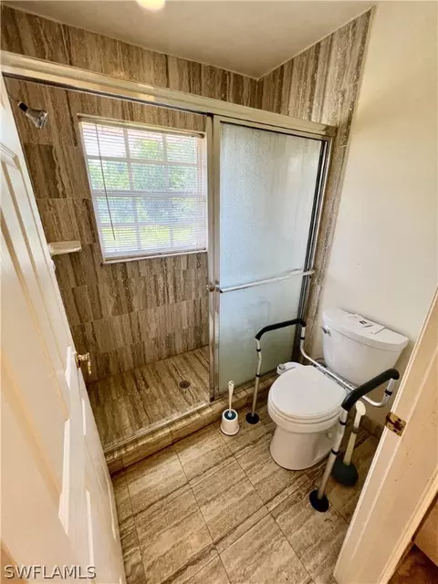 Bath - 717 Bently St E, Lehigh Acres, FL 33974 photo 6 of 9