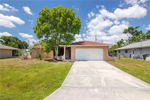 704 SE 11th Pl, Cape Coral, FL 33990