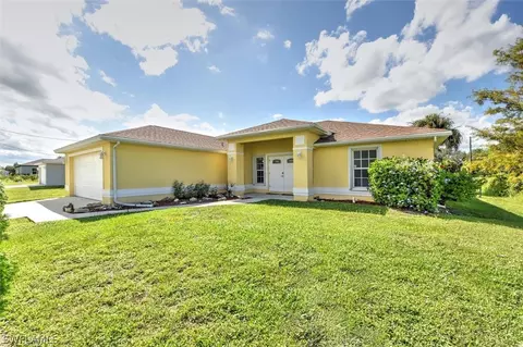 1061 S Naples St, Labelle, FL 33935