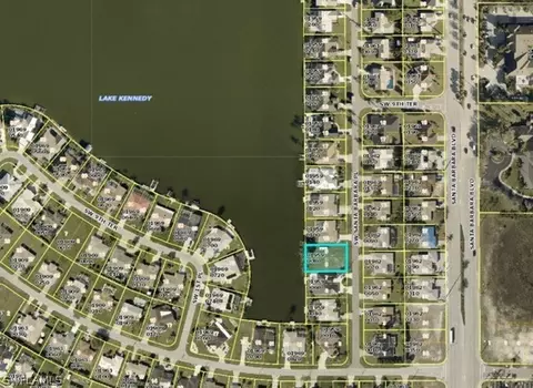 922 SW Santa Barbara Pl, Cape Coral, FL 33991