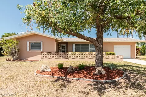 5218 Elm Ct, Cape Coral, FL 33904