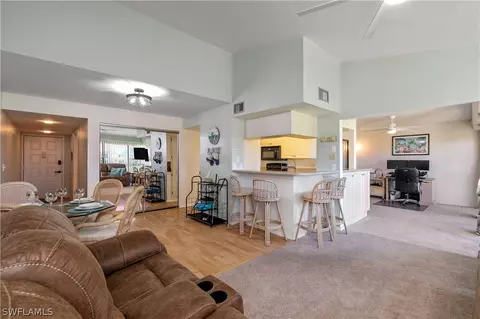 5710 Trailwinds Dr #523, Fort Myers, FL 33907