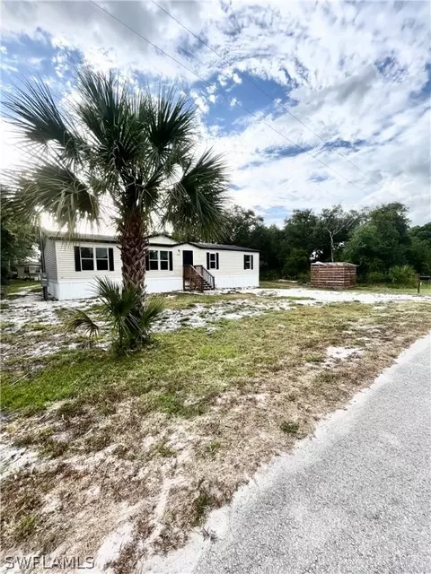 463 Citrus Ave, Palmdale, FL 33944