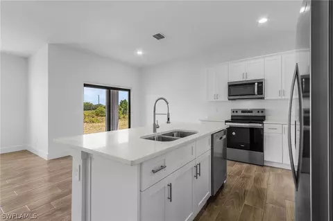 9038 Bamboo Cir, Labelle, FL 33935 photo 4