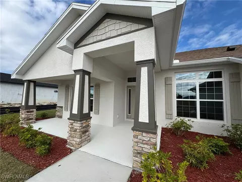 125 Kismet Pkwy W, Cape Coral, FL 33993