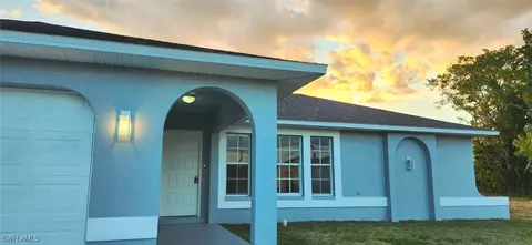 410 NE 23rd Pl, Cape Coral, FL 33909