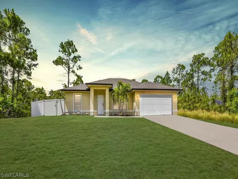 3206 33rd St W, Lehigh Acres, FL 33971