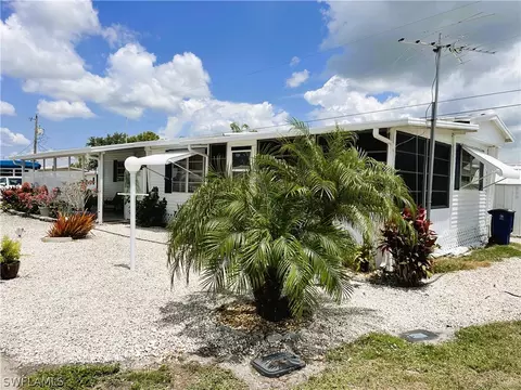 132 Coachlight Ave, North Fort Myers, FL 33917