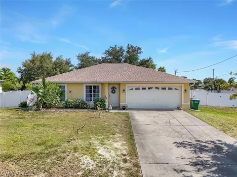 736 SW 8th Ter, Cape Coral, FL 33991