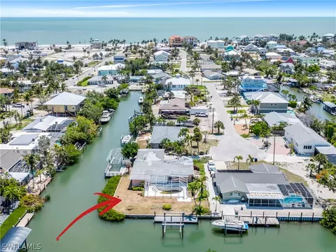 404 Jefferson Ct, Fort Myers Beach, FL 33931