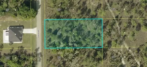 916 Acacia Ave, Lehigh Acres, FL 33972