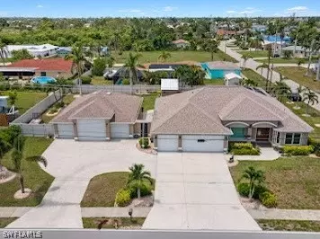4104 Country Club Blvd, Cape Coral, FL 33904